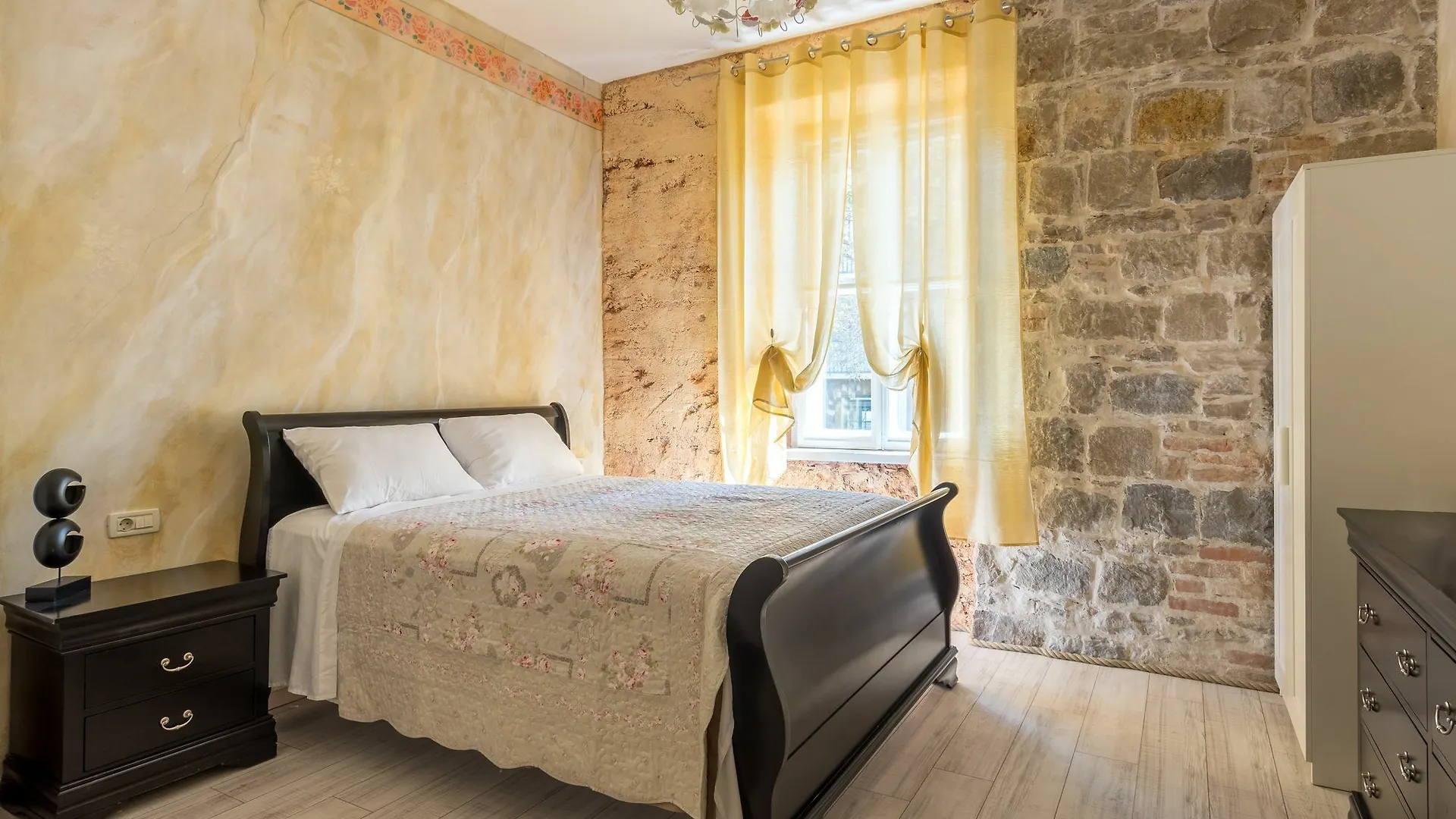 Pietra Rossa 4*, Split Croatia