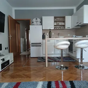 Sve U 5 Minuta Appartement