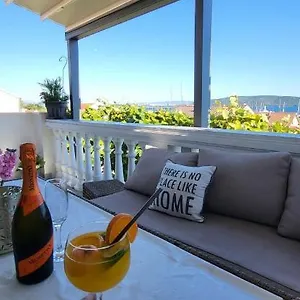apartment-d-n.hotels-in-trogir.com/