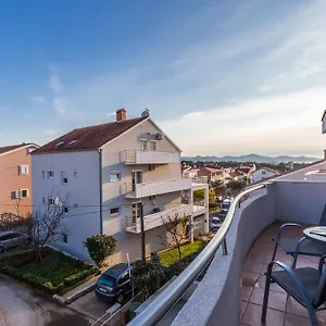 https://apartments-charming.hotelinzadar.com